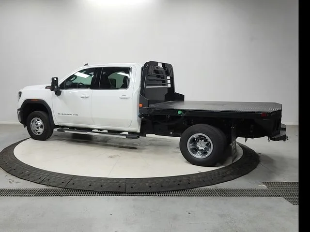 Used 2025 White GMC SLE image 5