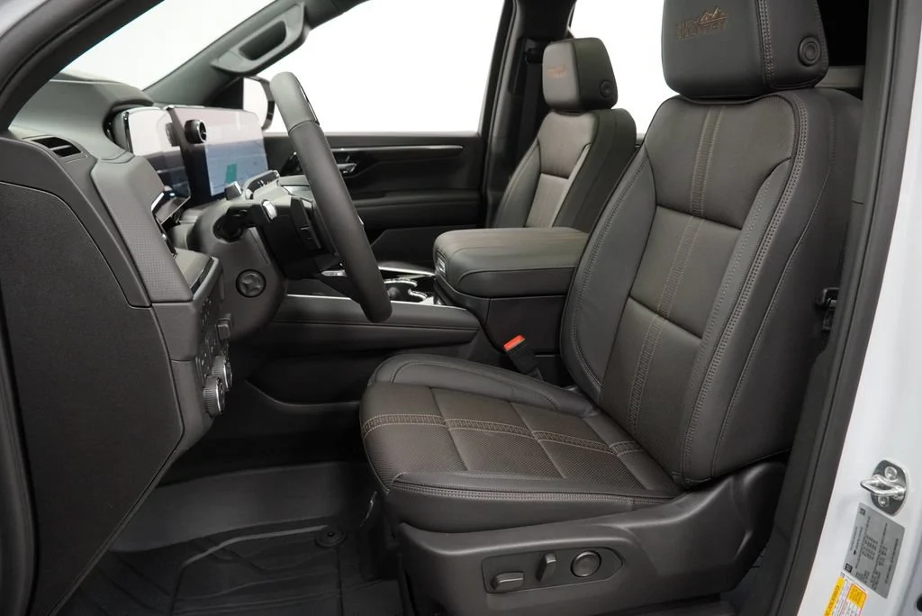 New 2026 Polar White Tricoat Chevrolet High Country image 7