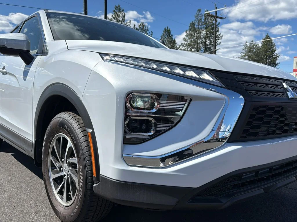 New 2026 White Diamond Mitsubishi ES image 30