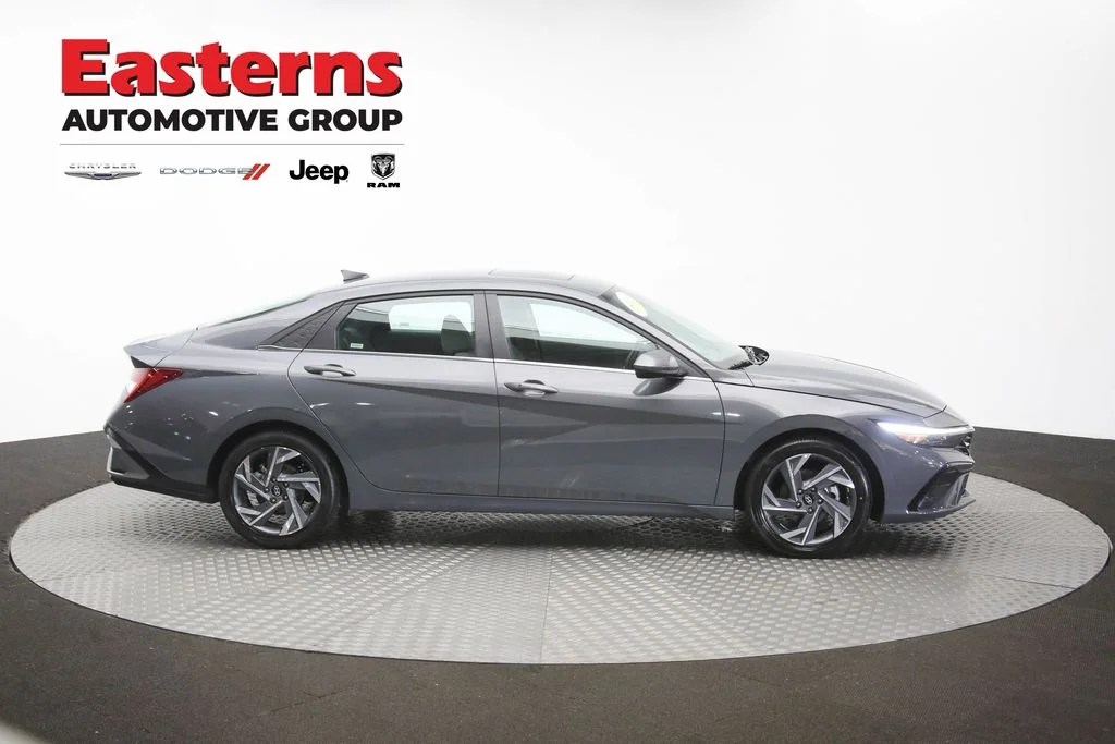 Used 2025 Gray Hyundai SEL Convenience image 46