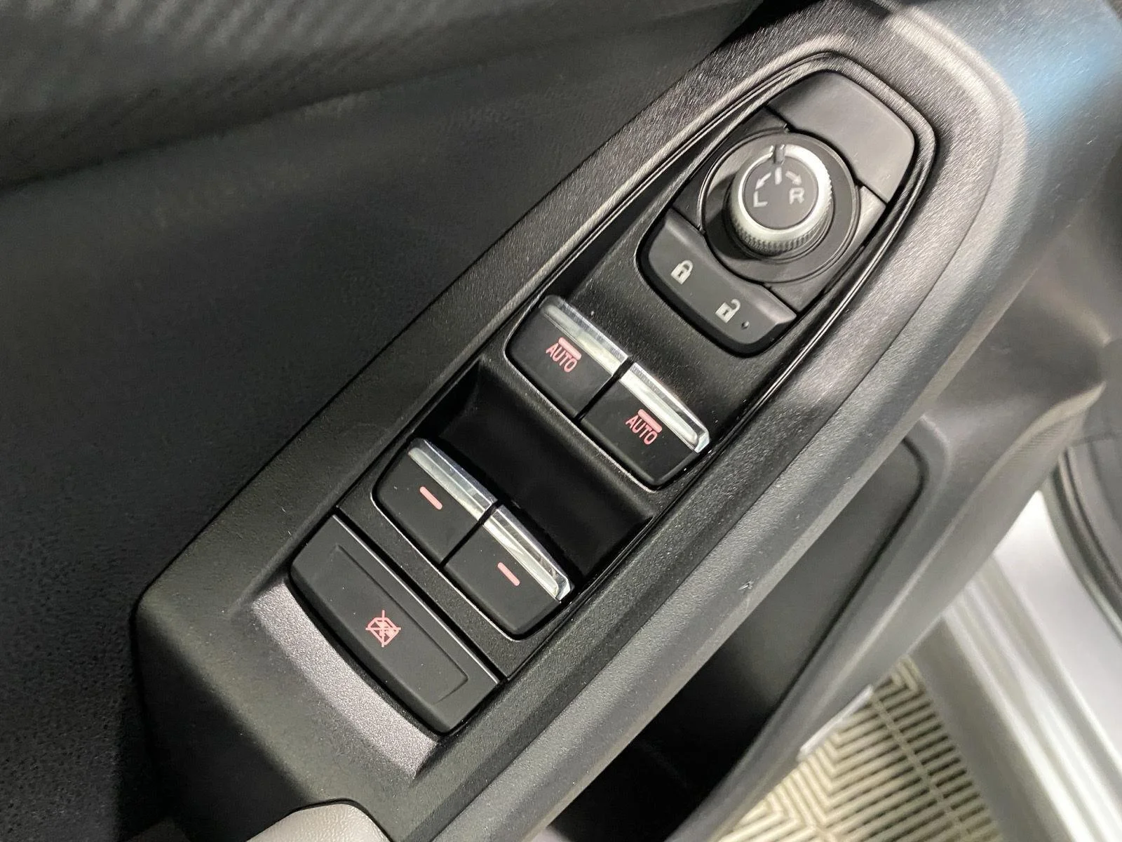 Used 2024 Ice Silver Metallic Subaru Limited image 21