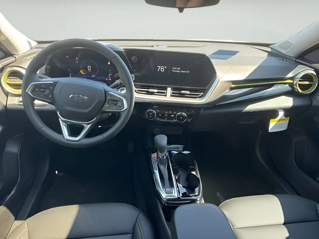 New 2026 Summit White Chevrolet ACTIV image 19