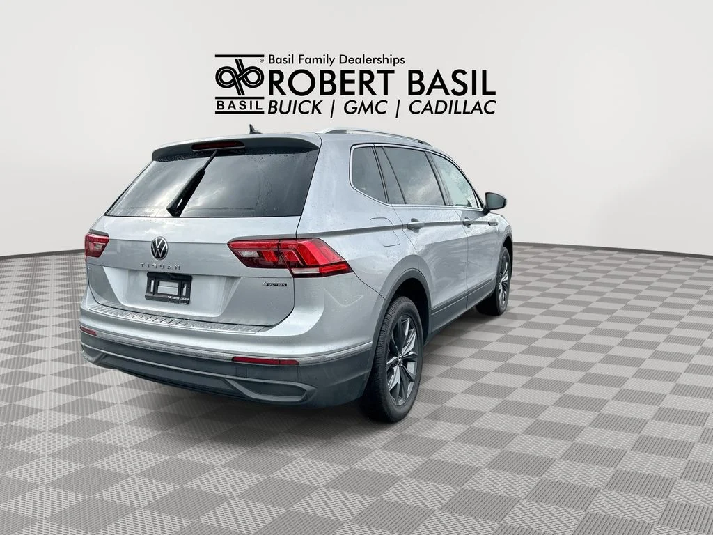 Used 2022 Silver Volkswagen 2.0T SE image 8