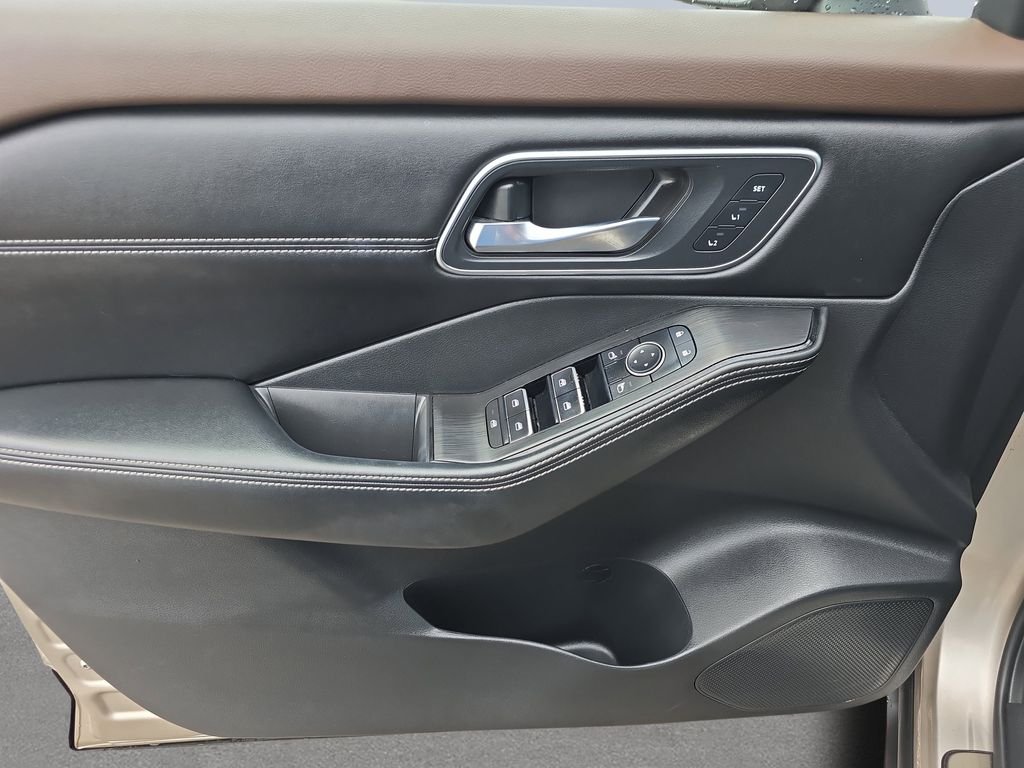 2021 Nissan Rogue Platinum - Photo 16