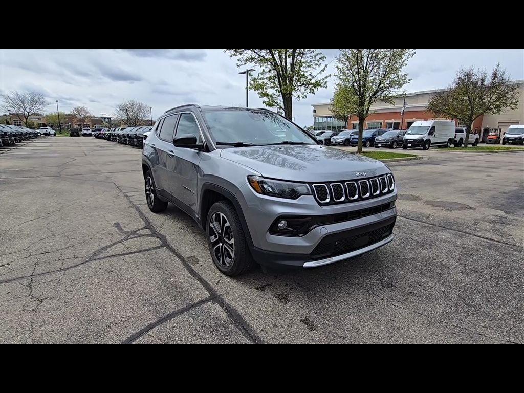 Certified Used 2024  Jeep Limited image 2