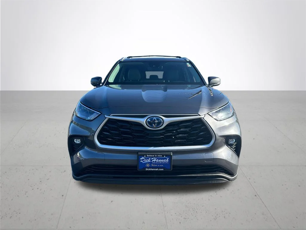 Used 2023 Gray Toyota XLE image 3