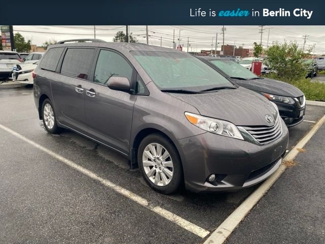 Used 2015 Predawn Gray Mica Toyota XLE Premium image 1