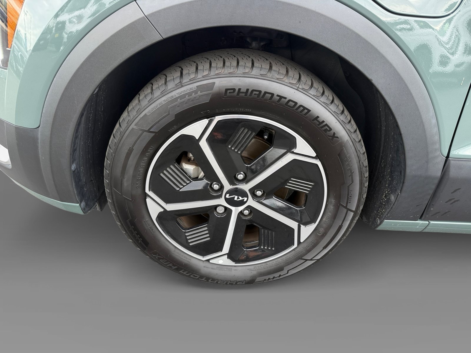 Used 2023 Green Kia EX image 9