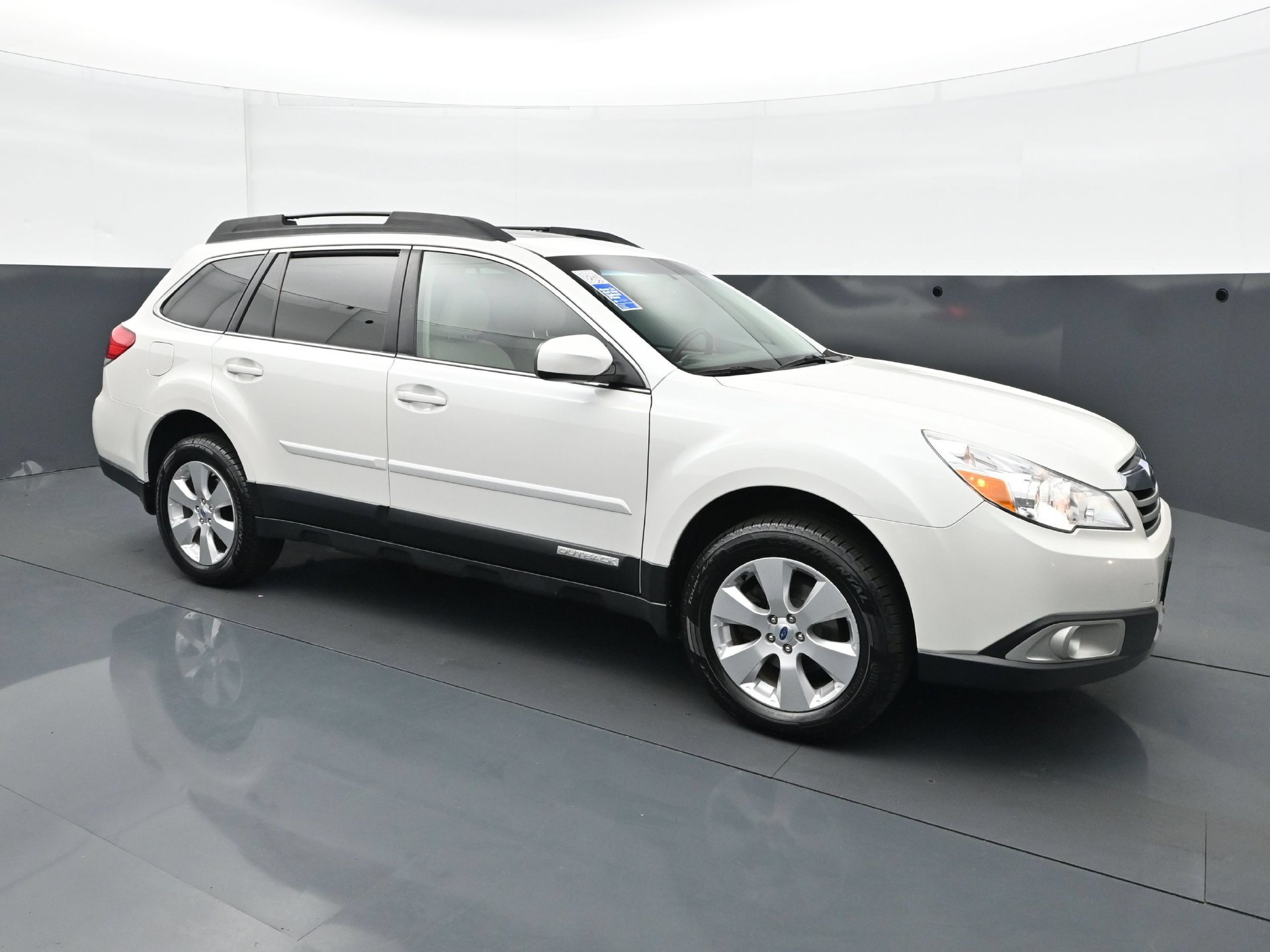 Used 2012 Satin White Pearl Subaru 2.5i image 9