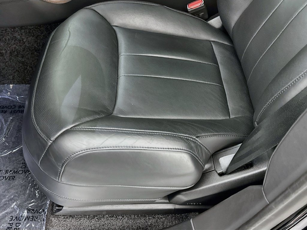 Certified Used 2025 Black Land Rover SE image 20