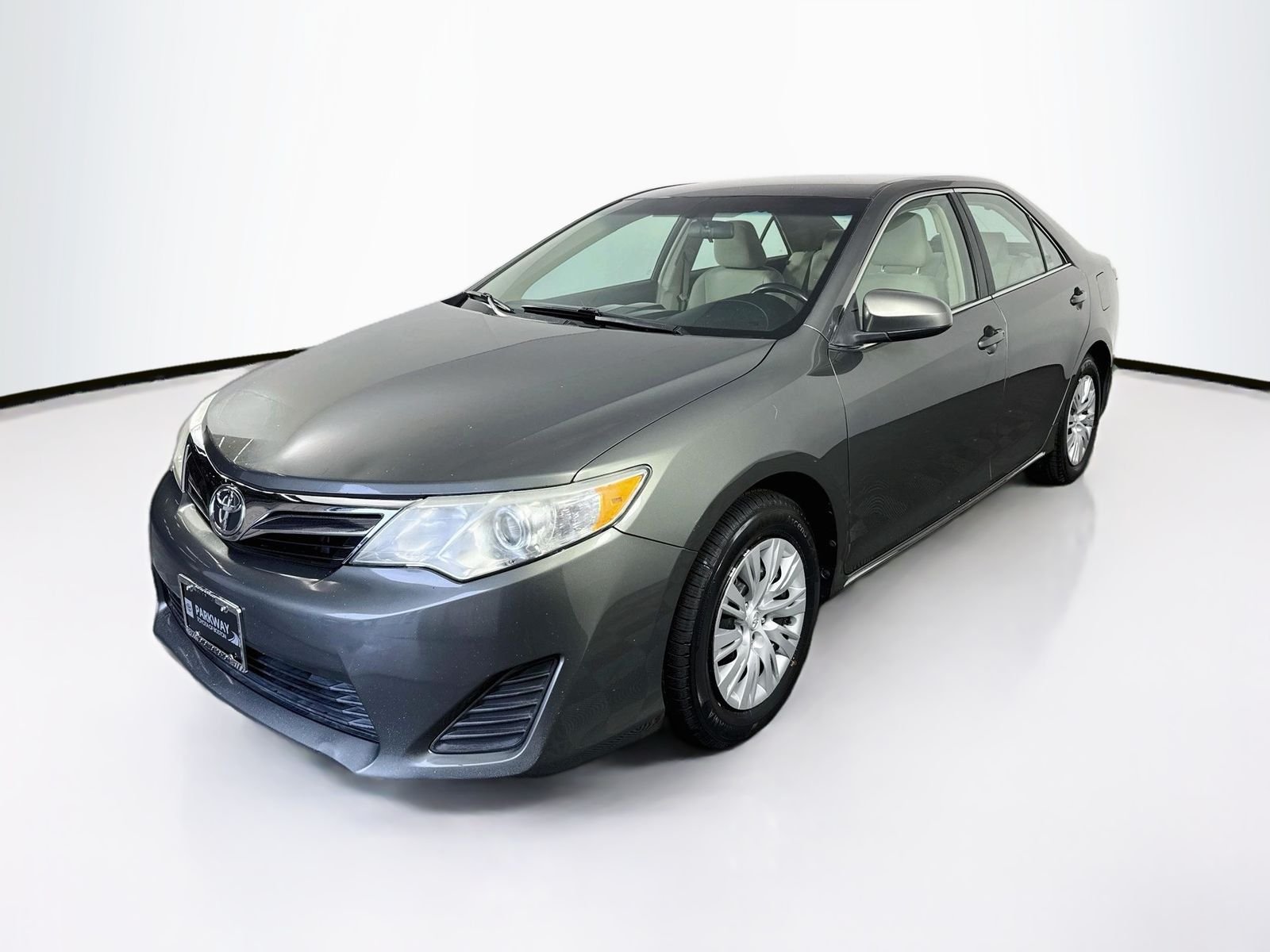 Used 2012 Green Toyota LE image 3