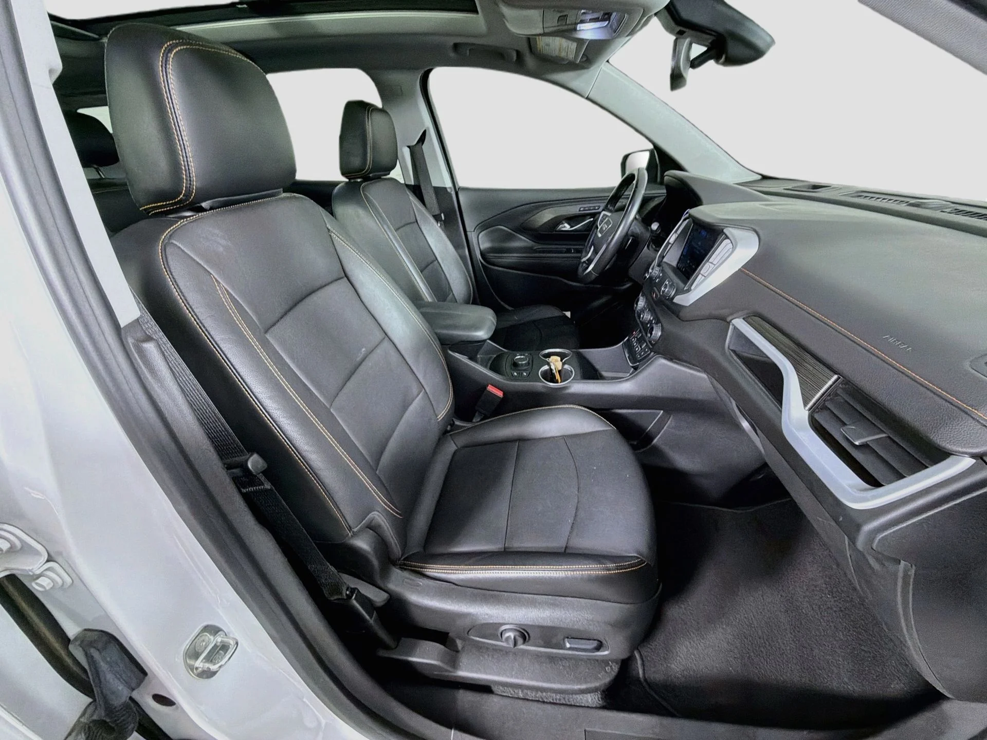 Used 2020 White GMC SLT image 27