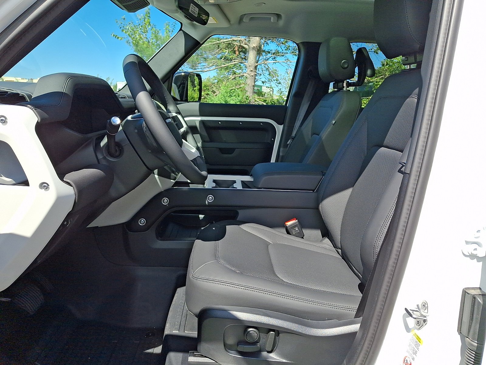 New 2026 Fuji White Land Rover  image 10