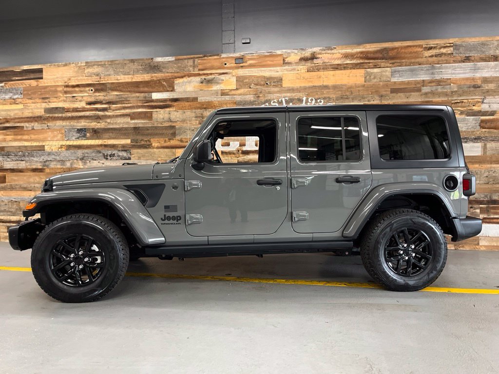 Used 2023 Gray Clearcoat Jeep Freedom Edition image 18