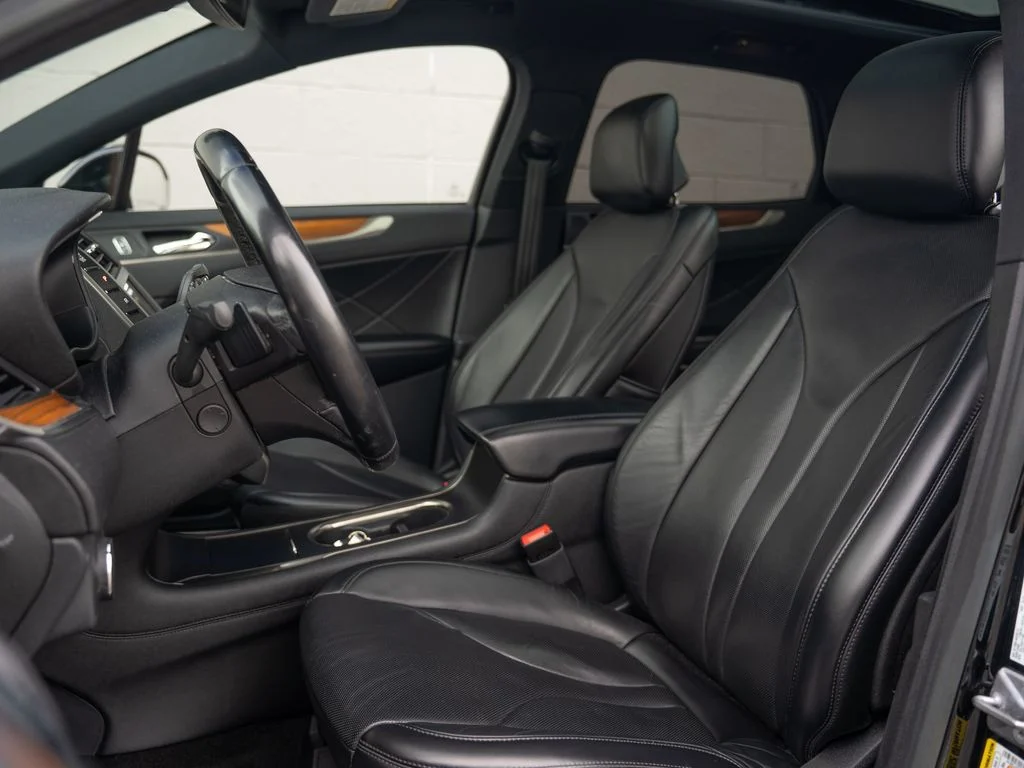 Used 2017 Black Lincoln Reserve image 5