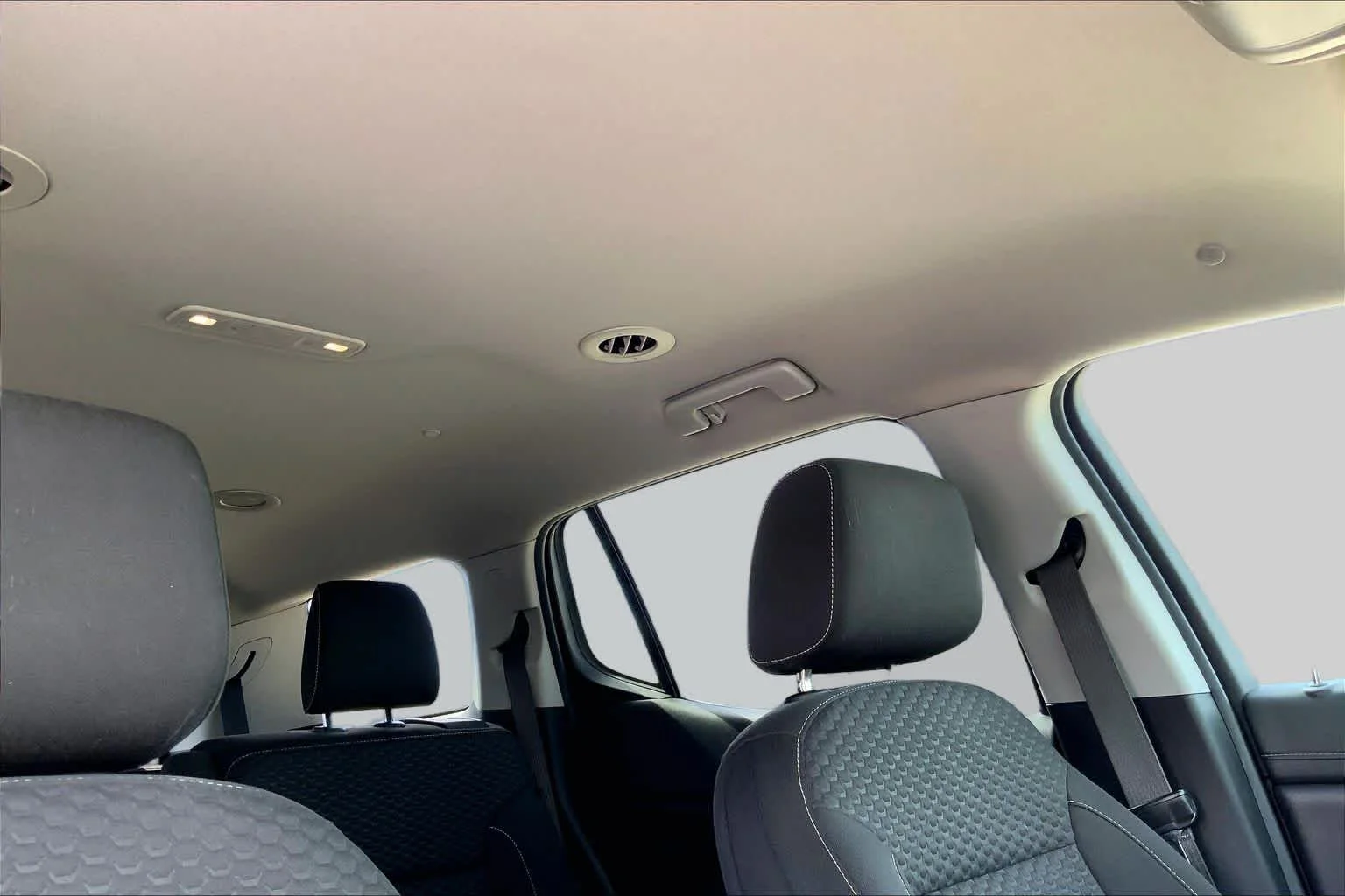 Used 2019 BLUE STEEL METALLIC GMC SLE image 14