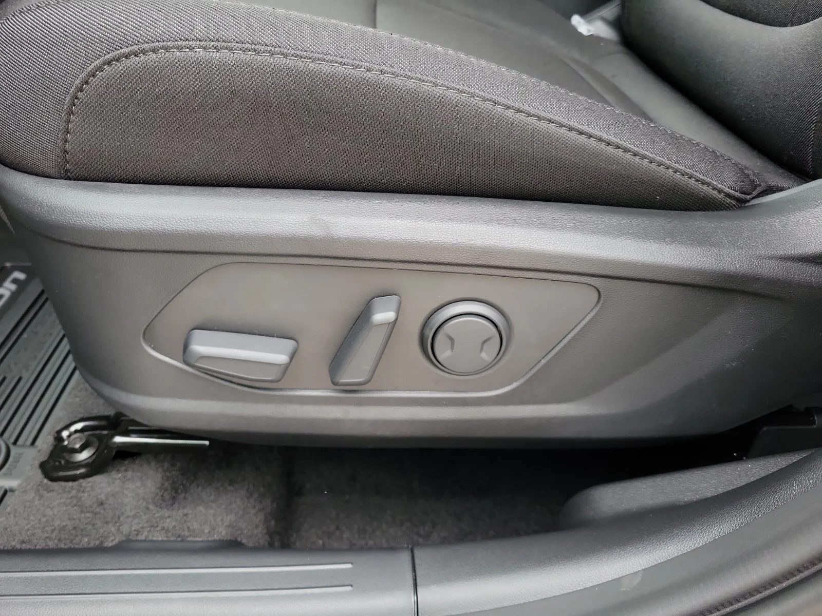 New 2026 Shimmering Silver Hyundai SEL 4dr All-Wheel Drive image 13