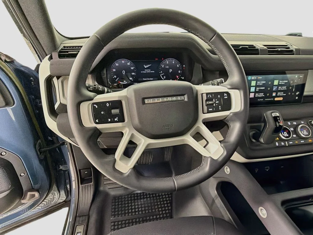Used 2023 Blue Land Rover X-Dynamic SE image 11