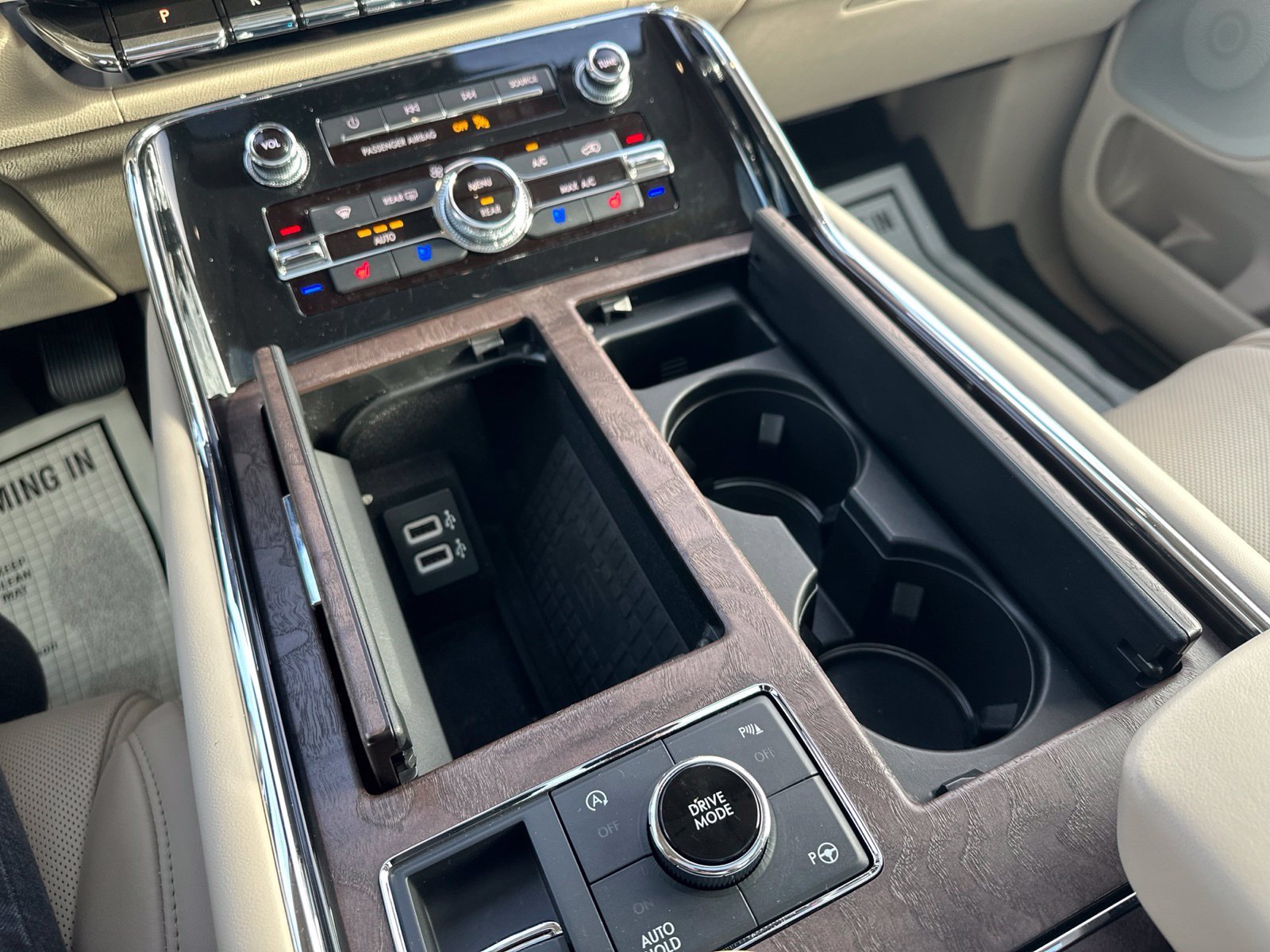 Used 2019 White Lincoln Reserve image 76