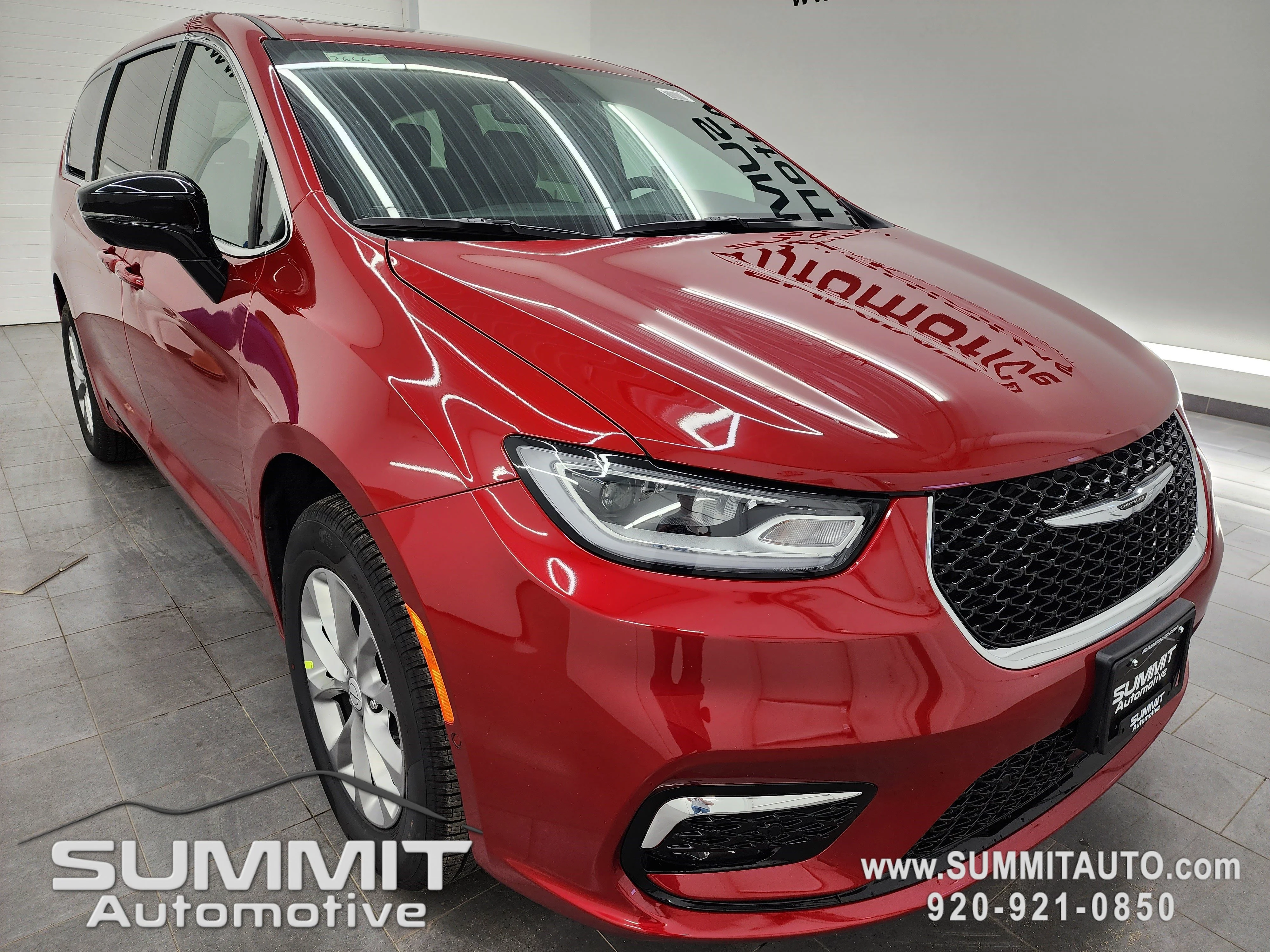 New 2026 Red Hot Pearl-Coat Exterior Paint Chrysler Select image 2