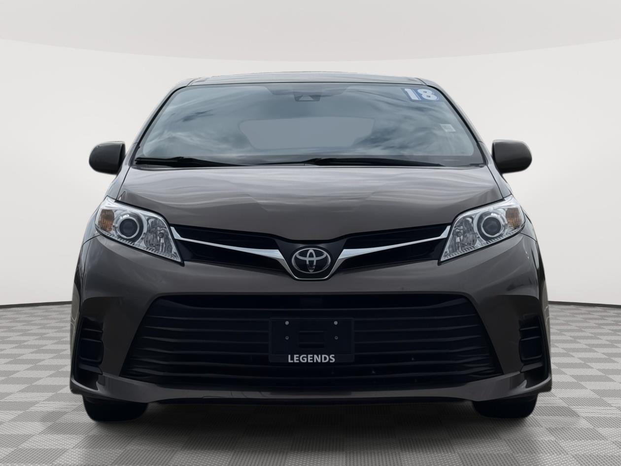 Used 2018 Toyota Sienna LE with VIN 5TDKZ3DC9JS936315 for sale in Kansas City