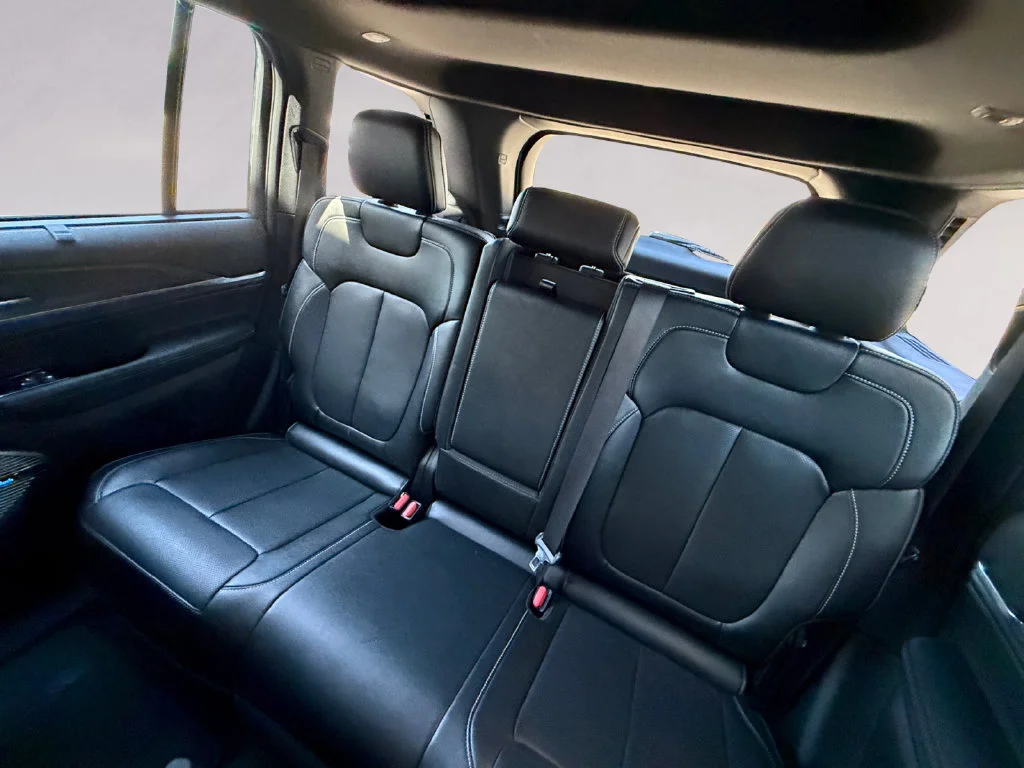 Used 2023 White Jeep Overland image 16