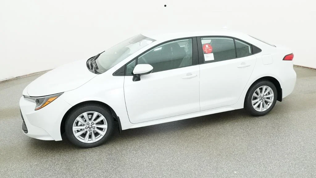 New 2027 Wind Chill Pearl Toyota LE image 5