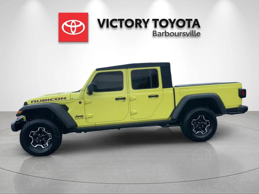 Used 2023  Jeep Rubicon image 2