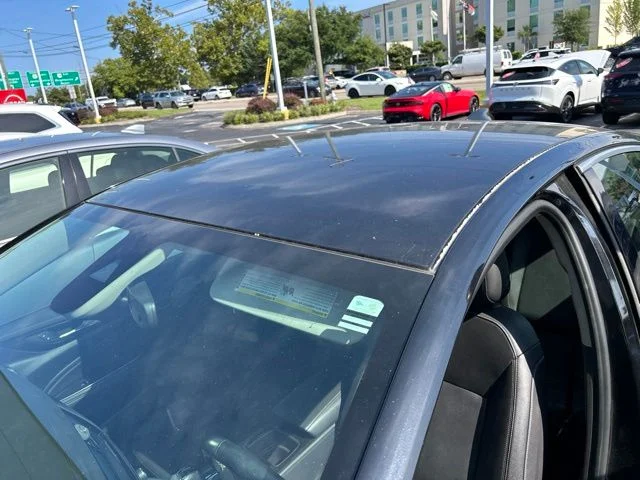 Used 2018 Black Buick Essence image 3