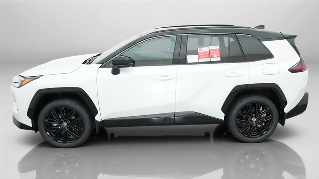 New 2026 Wind Chill Pearl with Midnight Black Metallic roof Toyota XSE image 4