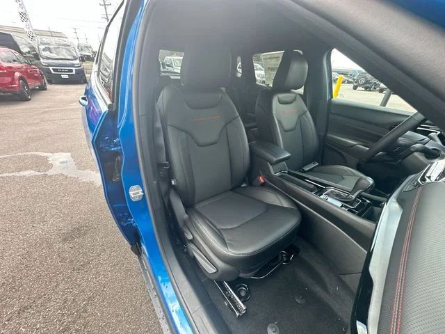 New 2026 Hydro Blue Pearl-Coat Exterior Paint Jeep Trailhawk image 25