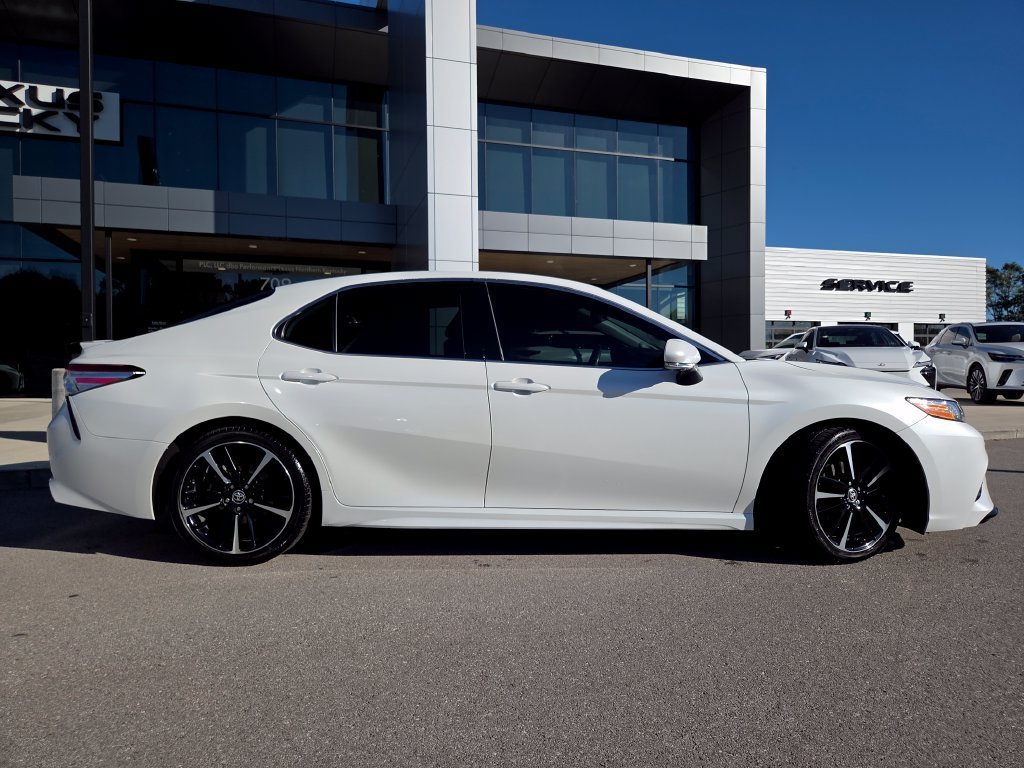 Used 2020 Wind Chill Pearl Toyota XSE V6 image 28