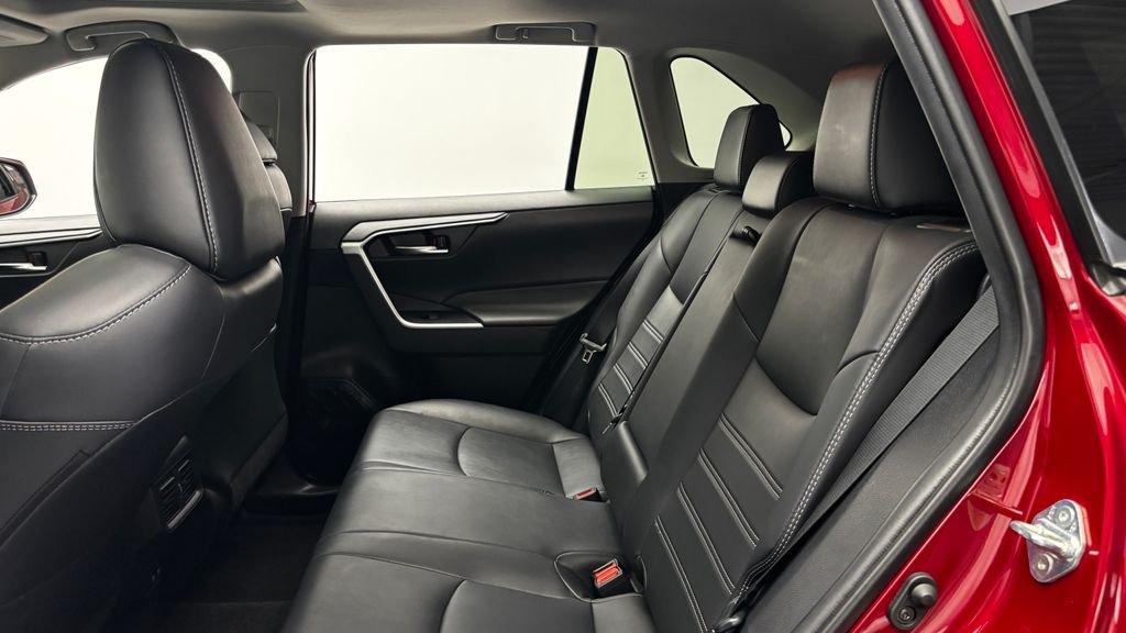 Used 2021 Red Toyota XLE Premium image 30