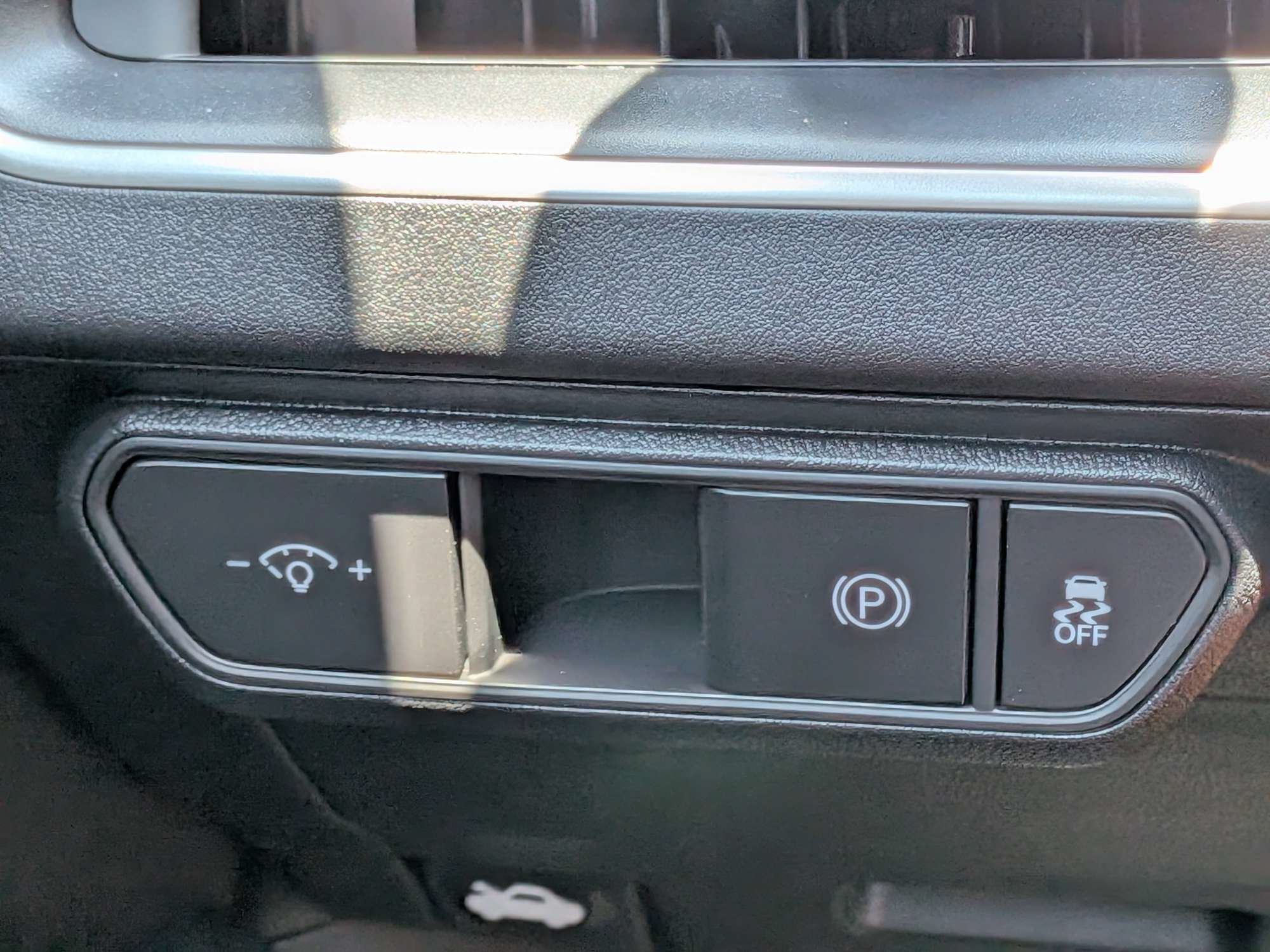New 2026 Snow White Pearl Kia LX image 28