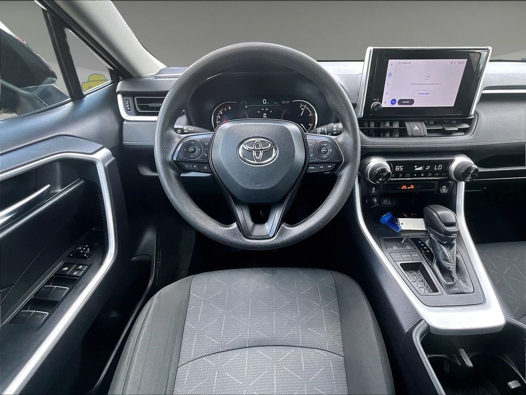 Used 2024  Toyota XLE image 17