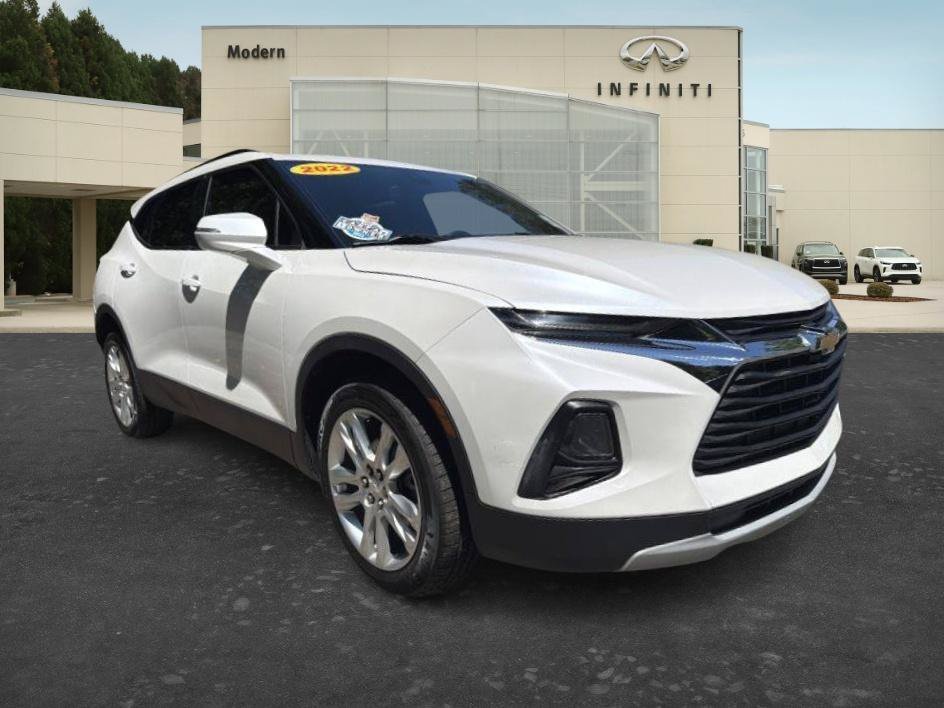 Used 2022 Iridescent Pearl Tricoat Chevrolet LT image 3