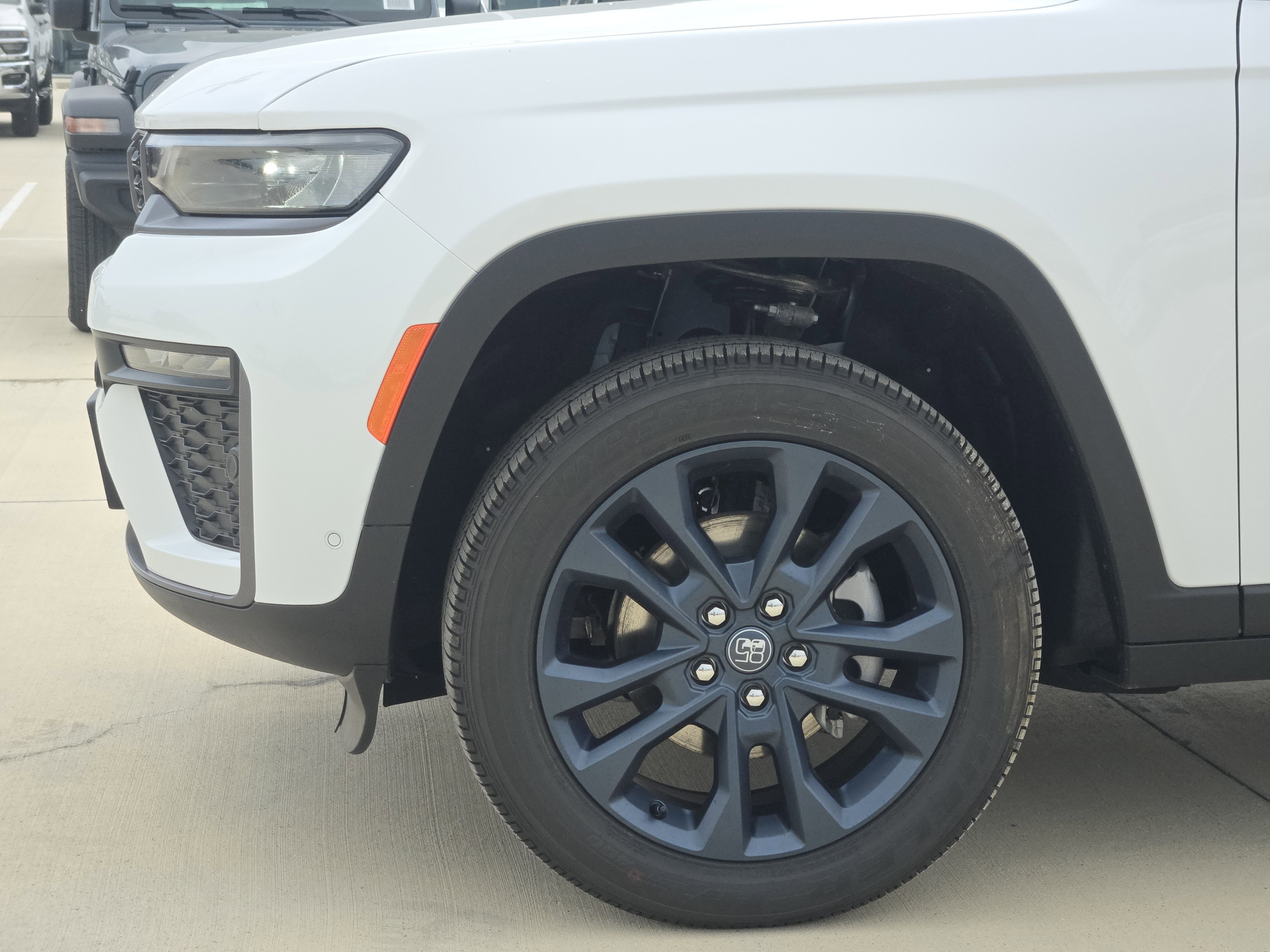 New 2026 Bright White Clear-Coat Exterior Paint Jeep 85th Anniversary Edition image 6