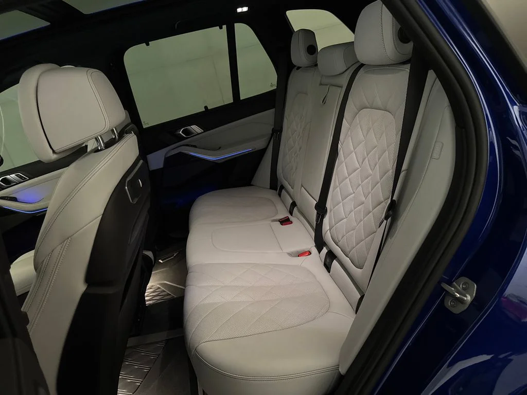 Used 2024 Blue BMW M60i image 28
