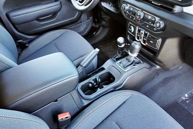 New 2026 Black Clear-Coat Exterior Paint Jeep Sport S image 15