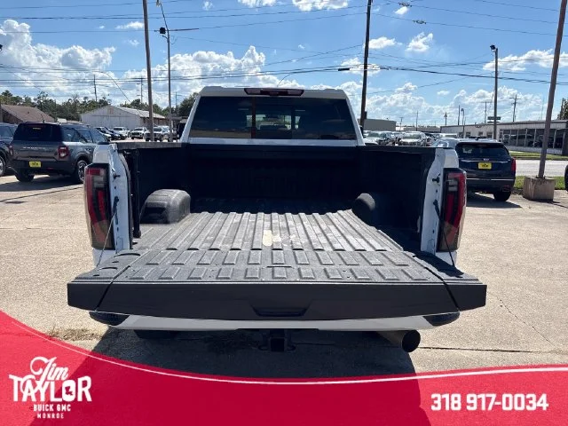 Used 2024 White GMC AT4 image 27