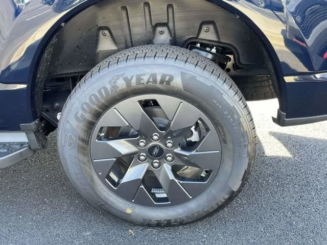 2025 Ford F-150 Lightning Flash - Photo 17
