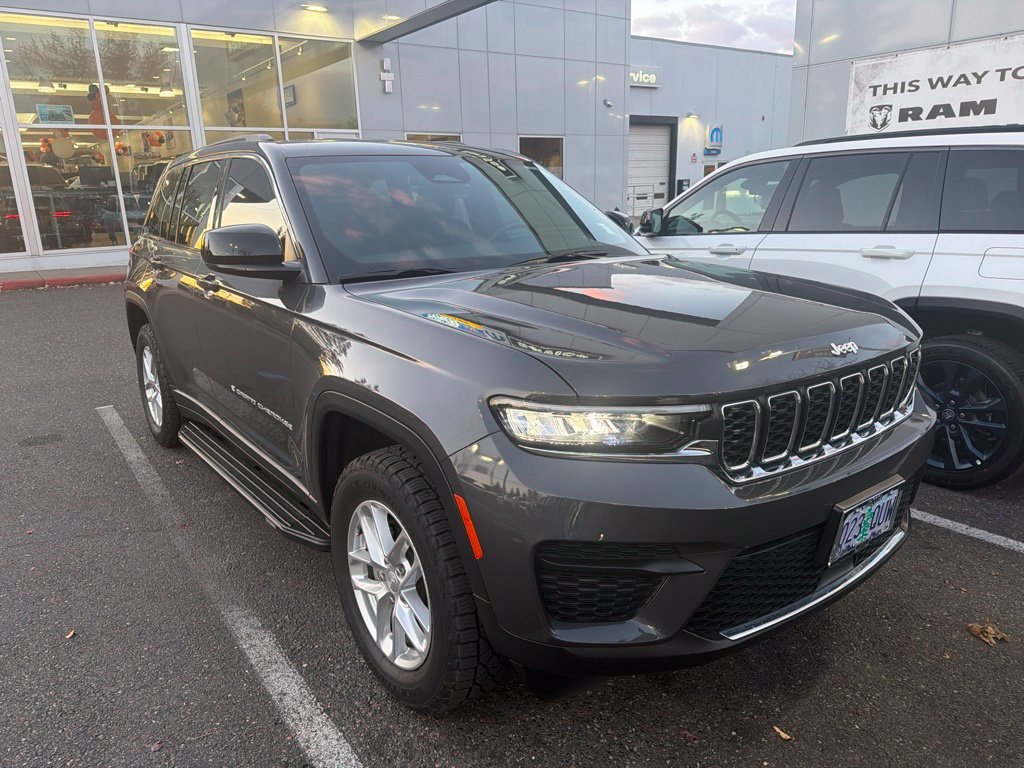 Used 2025 Baltic Gray Metallic Clearcoat Jeep Laredo X image 1