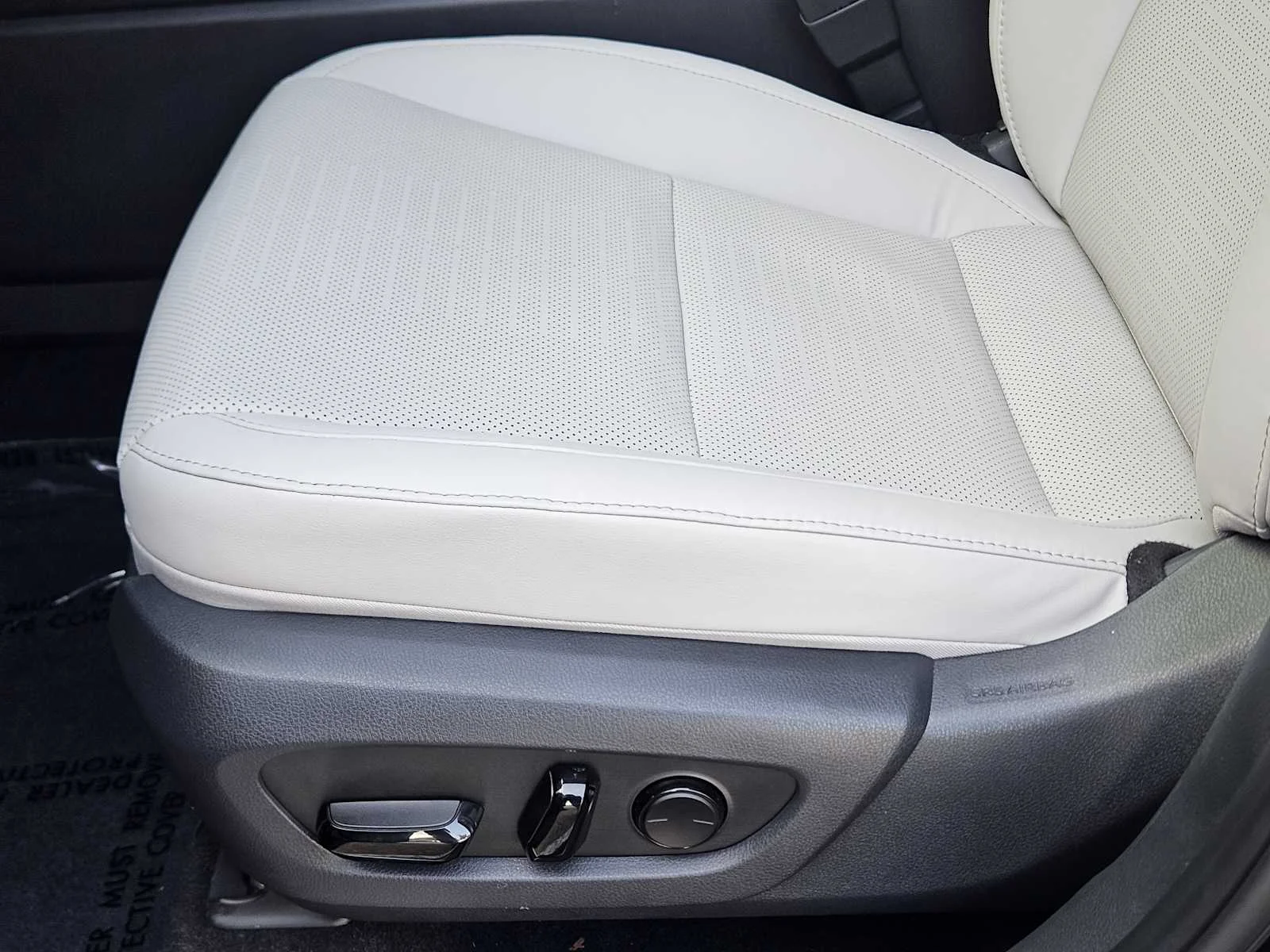 Certified Used 2025 CAVIAR Lexus  image 19