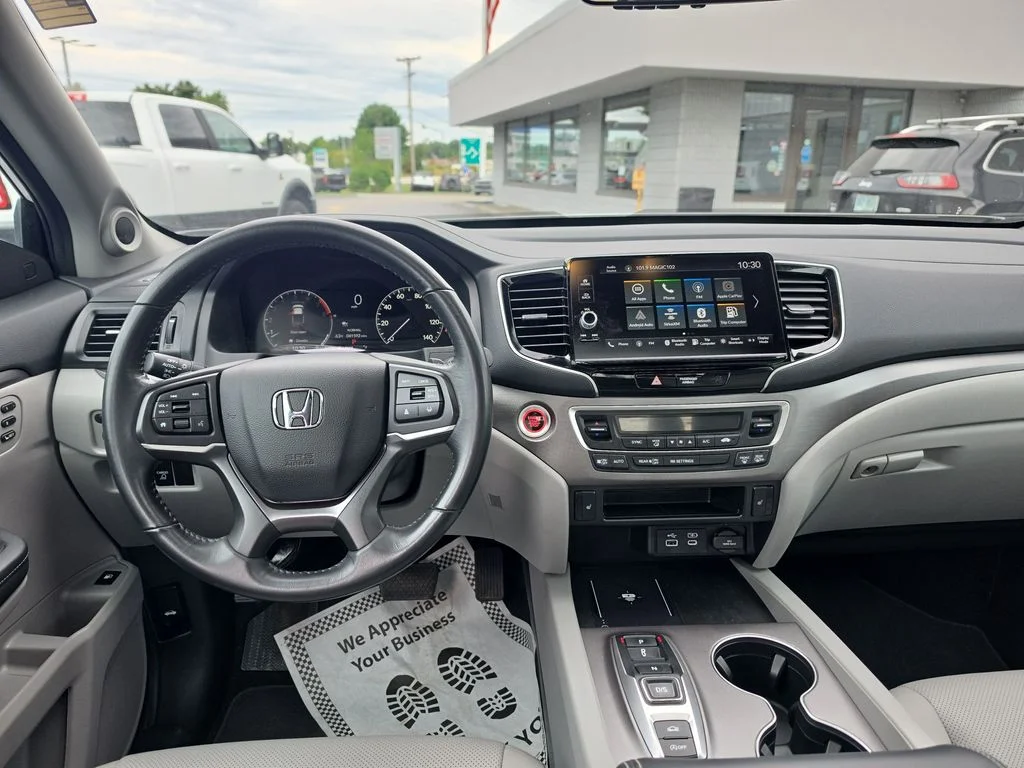 Used 2024 White Honda RTL image 15