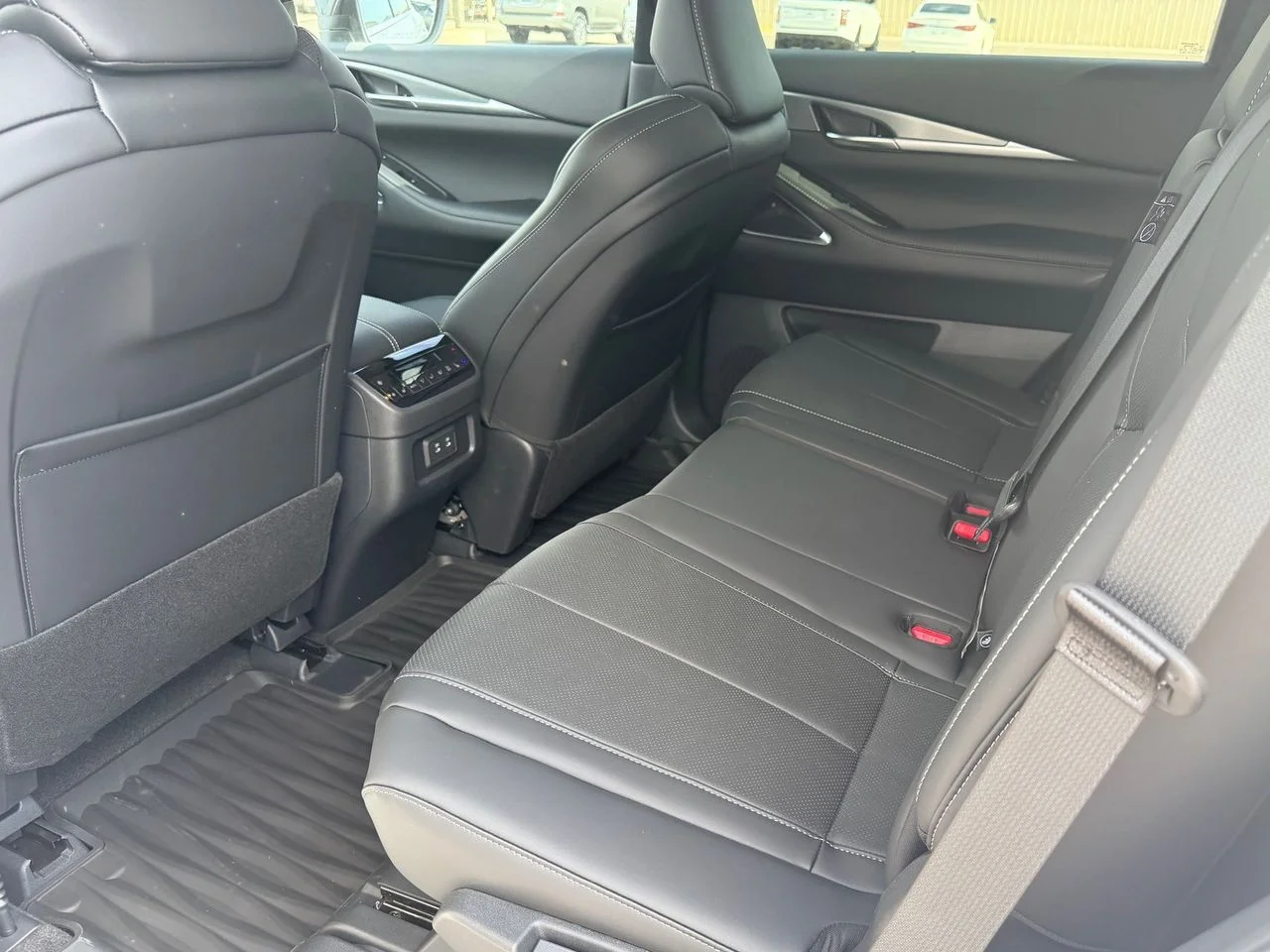New 2027 RADIANT WHITE INFINITI Luxe FWD image 13