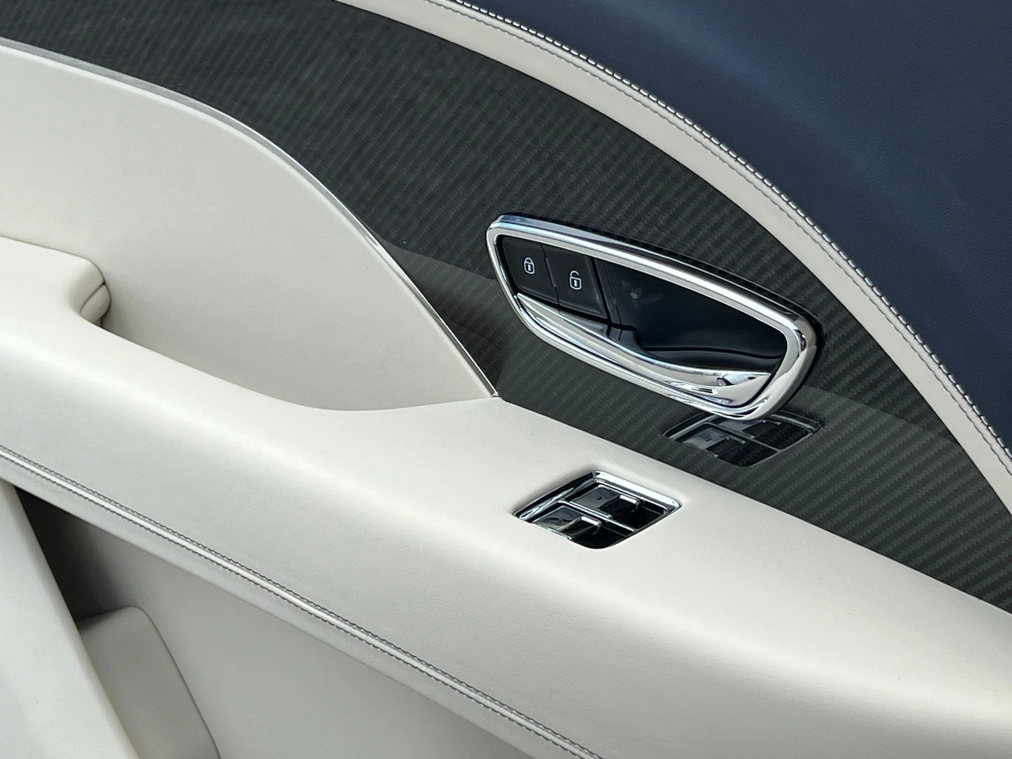 New 2026 White Bentley  image 38