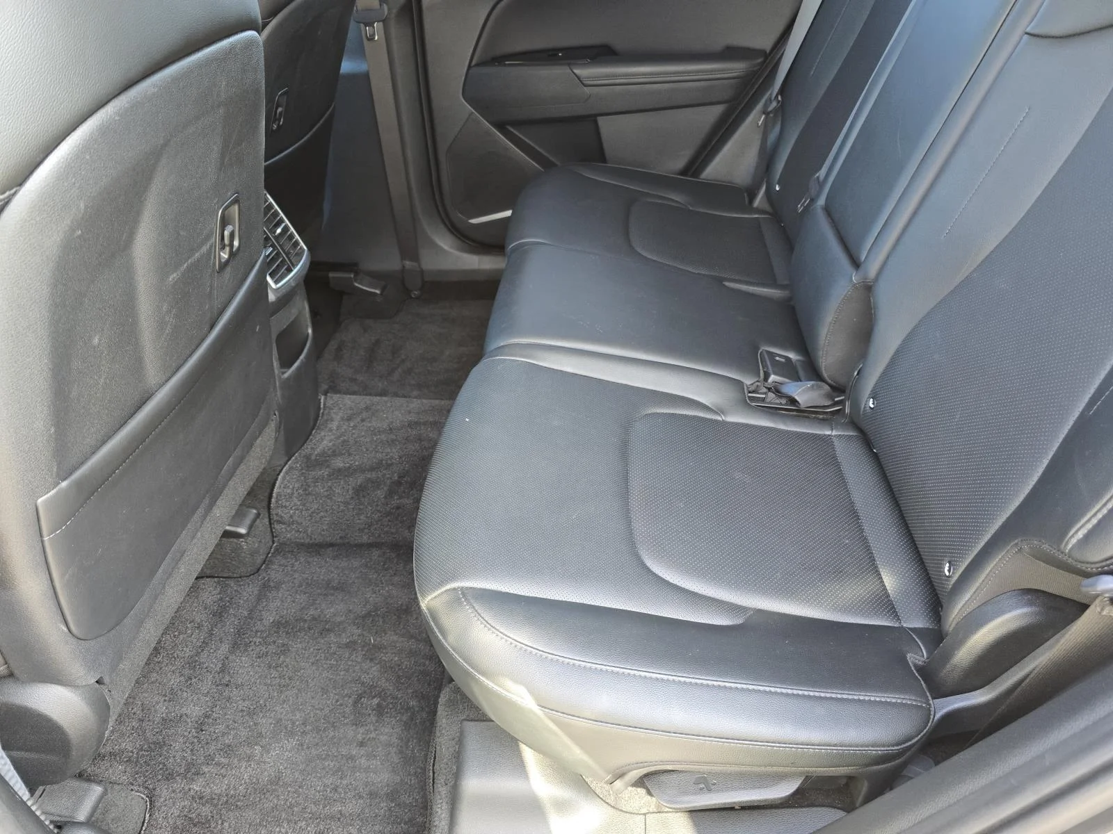 Used 2024 Gravity Gray Kia EX image 10