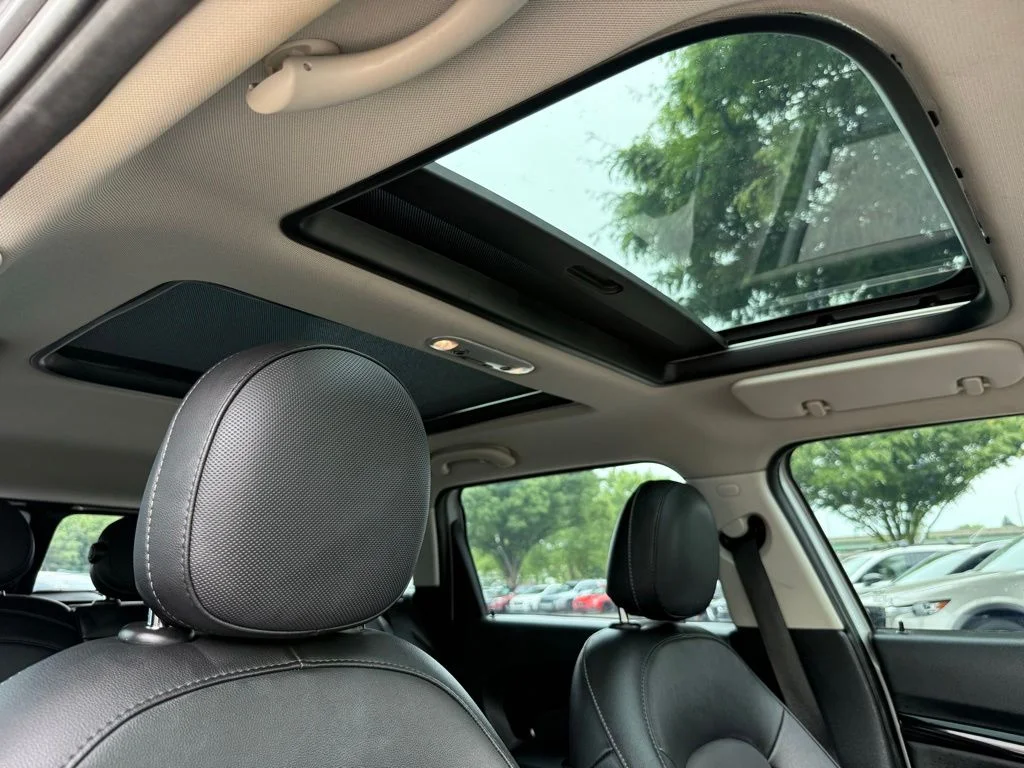 Used 2019  MINI  image 31