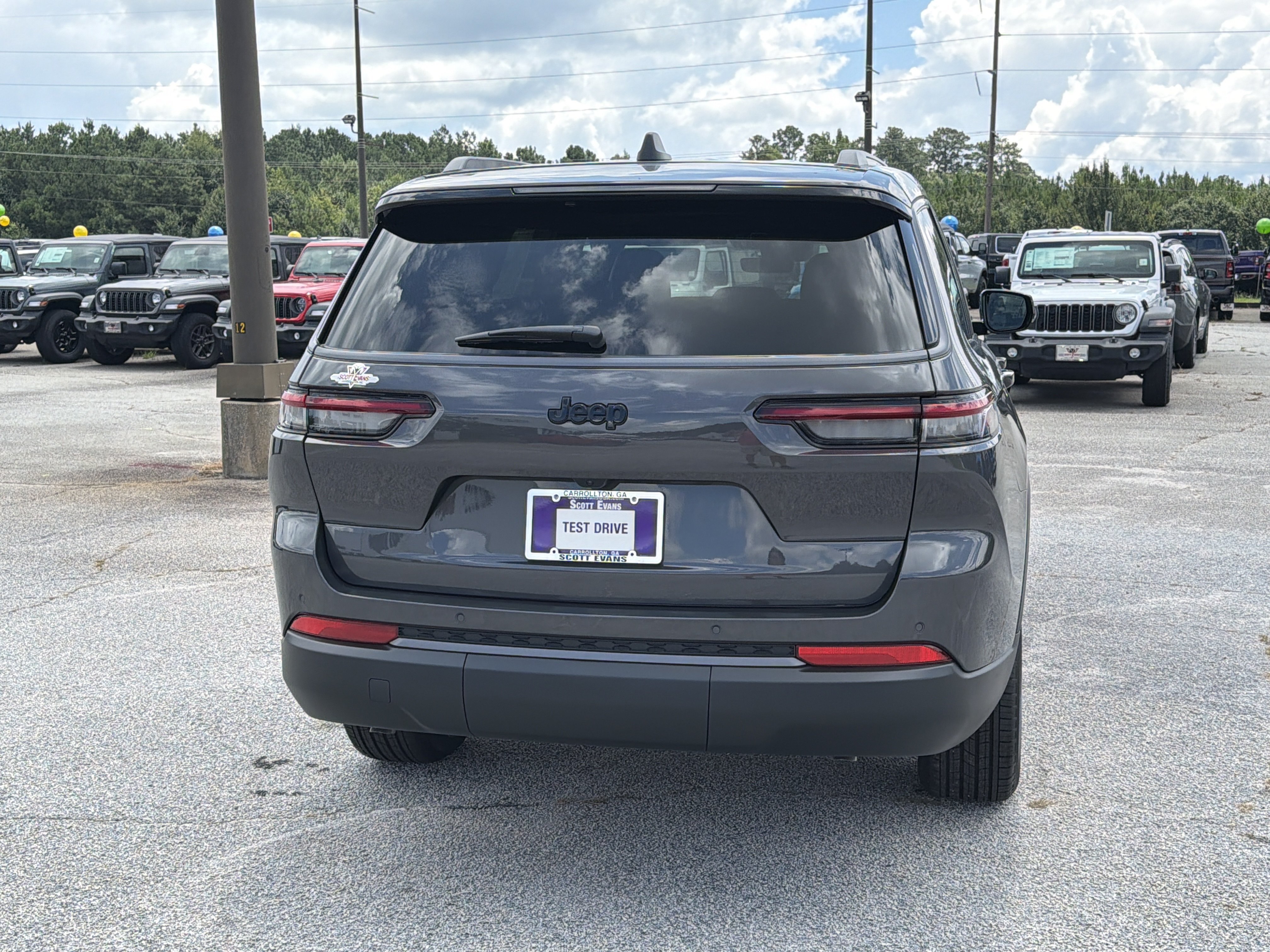 New 2026 Baltic Gray Metallic Clear-Coat Exterior Paint Jeep Laredo Altitude image 6