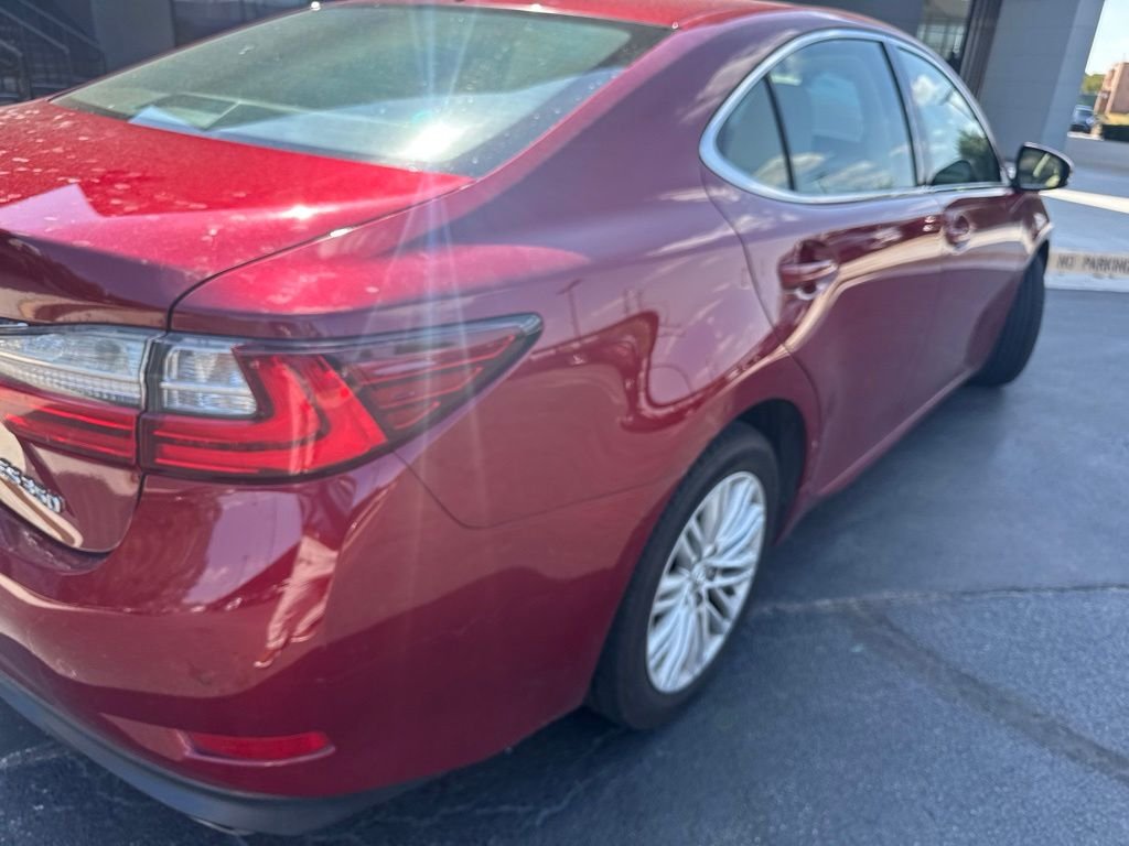 Used 2017  Lexus 350 image 3